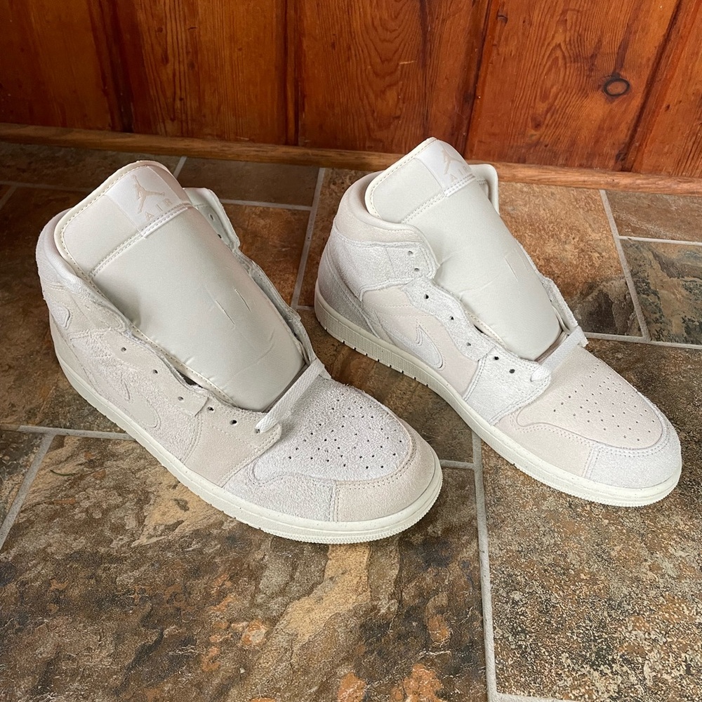Air Jordan 1 Mid SE Craft size 12